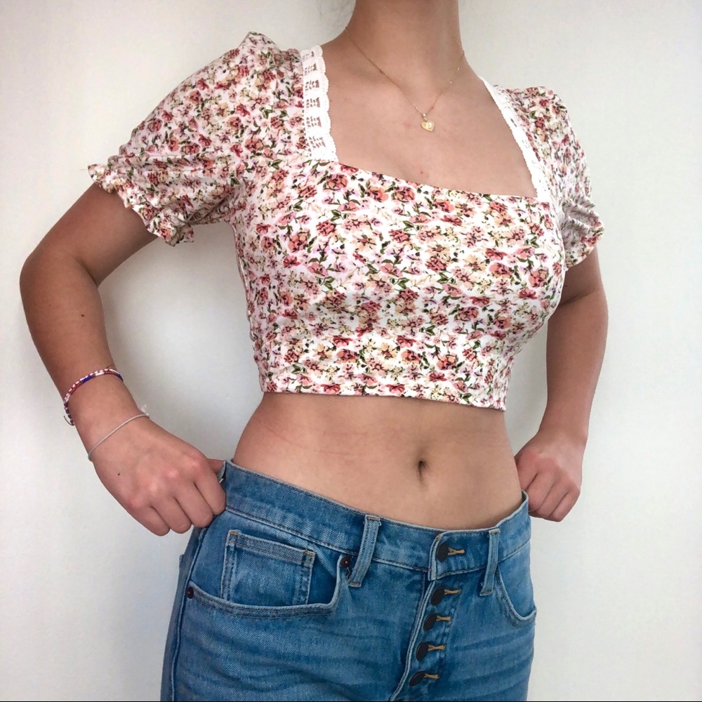 BNWT Forever21 Open-Back Floral Top